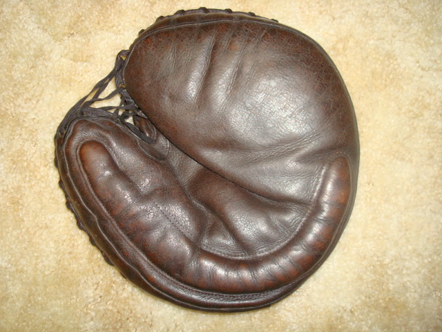 Early 1900's Spalding Crescent Pad Decker Patent Catchers Mitt Front